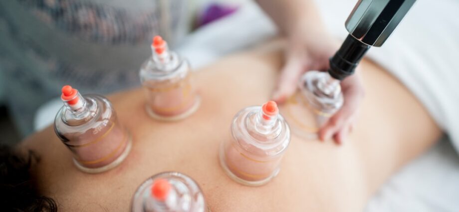 découvrez les différentes options de médecine alternative pour améliorer votre bien-être naturellement, incluant l'acupuncture, l'aromathérapie, l'homéopathie et plus encore.
