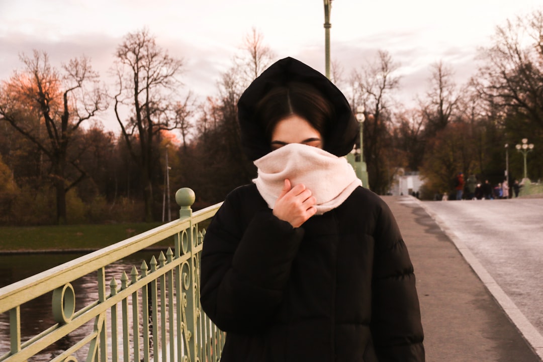 découvrez les symptômes courants de la bronchite, comment les reconnaître et les options de traitement pour soulager la toux, l'essoufflement et la fatigue.