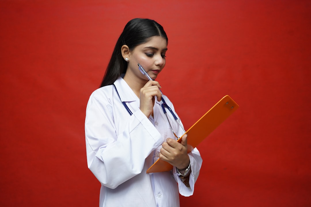 prenez soin de votre peau avec l'aide d'un dermatologue. découvrez des conseils, traitements et solutions professionnels pour tous vos problèmes dermatologiques.