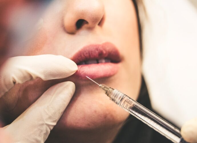 découvrez le rôle du dermatologue : spécialiste des maladies de la peau, des cheveux et des ongles, il vous accompagne pour prévenir et traiter vos problèmes dermatologiques. prenez soin de votre peau avec l'avis d'un expert.