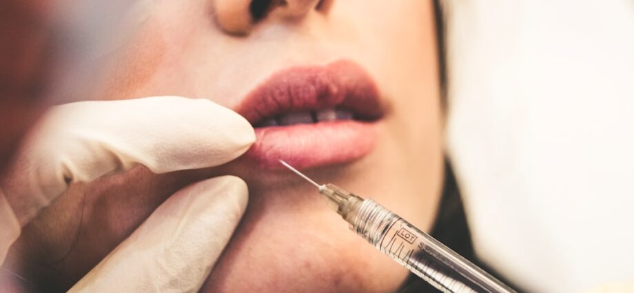 découvrez le rôle du dermatologue : spécialiste des maladies de la peau, des cheveux et des ongles, il vous accompagne pour prévenir et traiter vos problèmes dermatologiques. prenez soin de votre peau avec l'avis d'un expert.