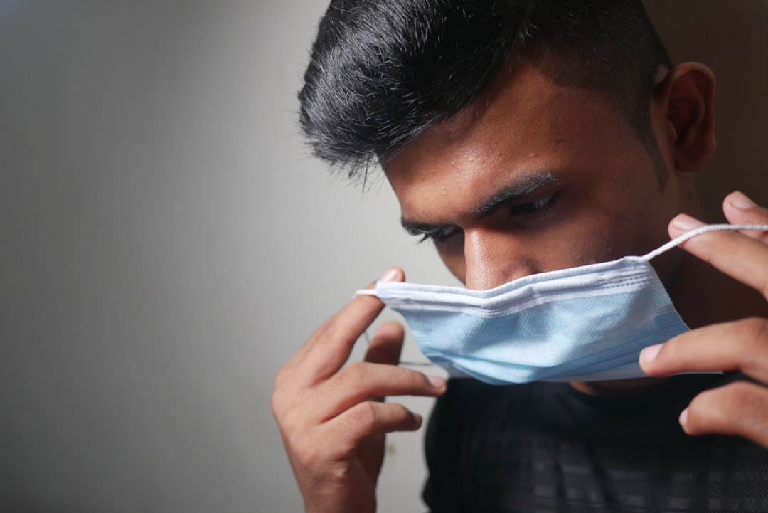 découvrez les principaux symptômes de la grippe, comment les reconnaître rapidement et les conseils pour mieux gérer votre état de santé.