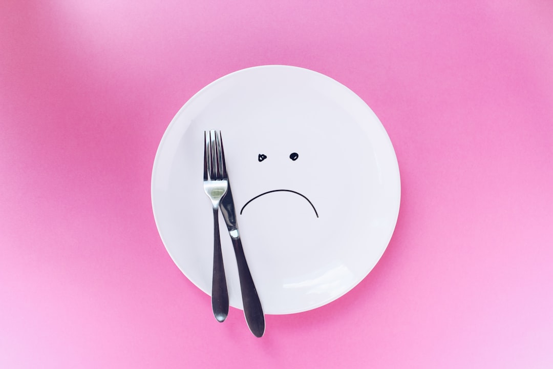 découvrez les symptômes courants d'une intoxication alimentaire, comment les reconnaître rapidement et les mesures à prendre pour un rétablissement efficace.