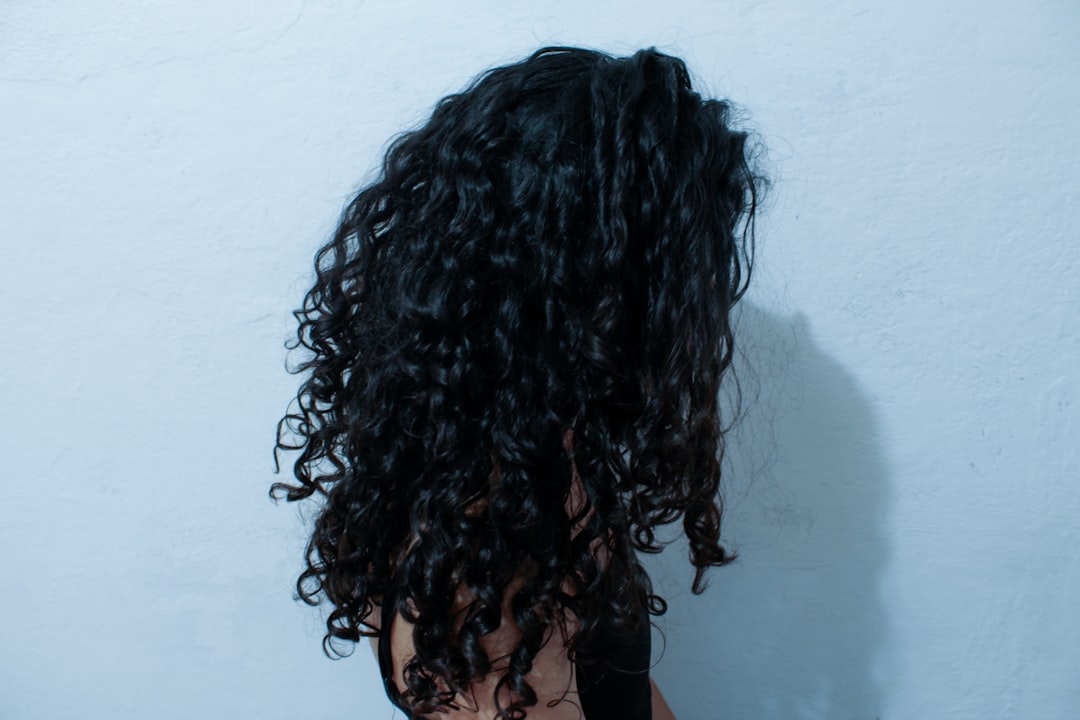 découvrez nos conseils et solutions pour nourrir vos cheveux en profondeur. retrouvez une chevelure éclatante, douce et saine grâce à des soins adaptés à tous types de cheveux.