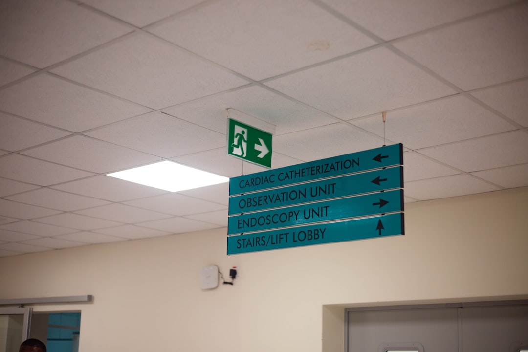 découvrez tout ce que vous devez savoir sur le congé hospitalier : conditions d'octroi, démarches à suivre et droits des salariés en cas d'hospitalisation.
