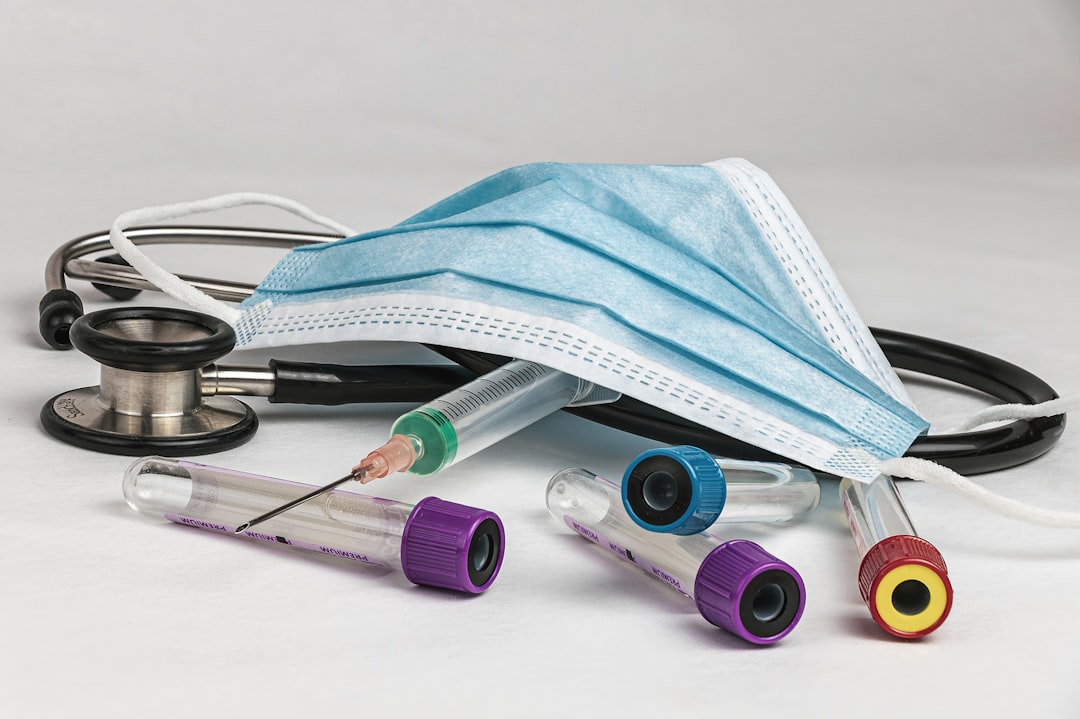 découvrez les essentiels à emporter lors d'une visite à l'hôpital pour être bien préparé et rassuré.