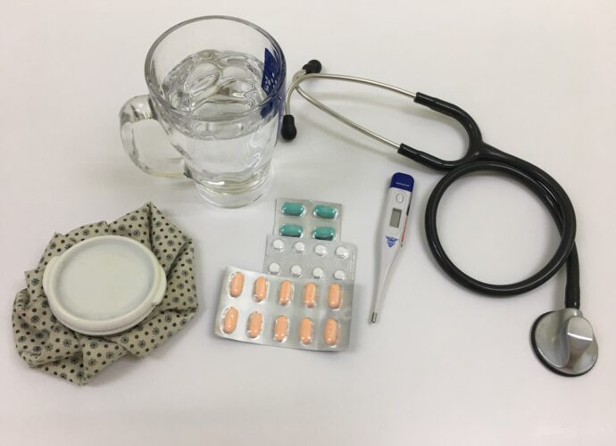 découvrez les éléments essentiels à emporter lors d'une visite à l'hôpital pour assurer confort et préparation optimale.