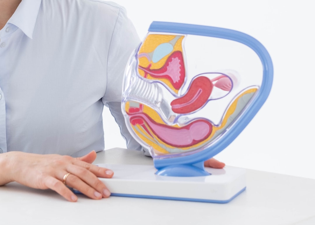 découvrez les causes du syndrome de l'intestin irritable, un trouble digestif courant affectant le côlon. comprenez les facteurs déclenchants pour mieux gérer vos symptômes.