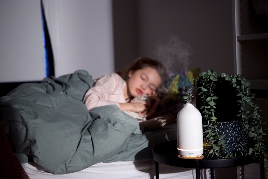 découvrez des solutions naturelles pour mieux dormir et retrouver un sommeil réparateur grâce à des conseils, astuces et remèdes efficaces pour lutter contre l'insomnie sans médicaments.
