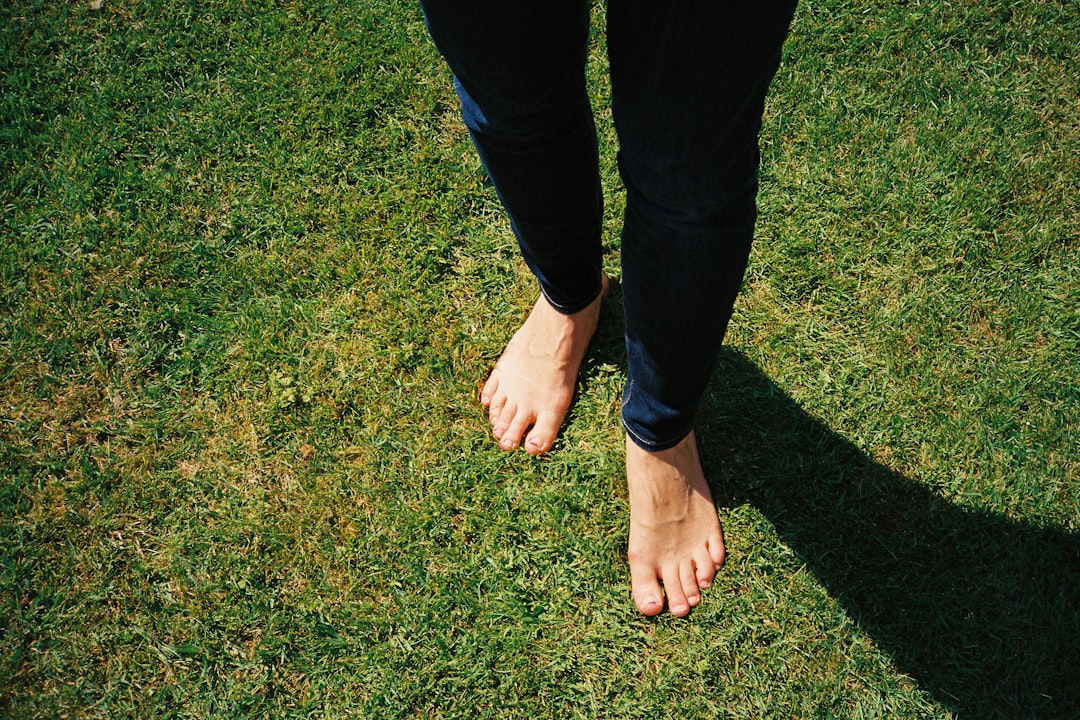 le syndrome des jambes sans repos est un trouble neurologique provoquant une envie irrésistible de bouger les jambes, souvent accompagné de sensations désagréables, surtout au repos.