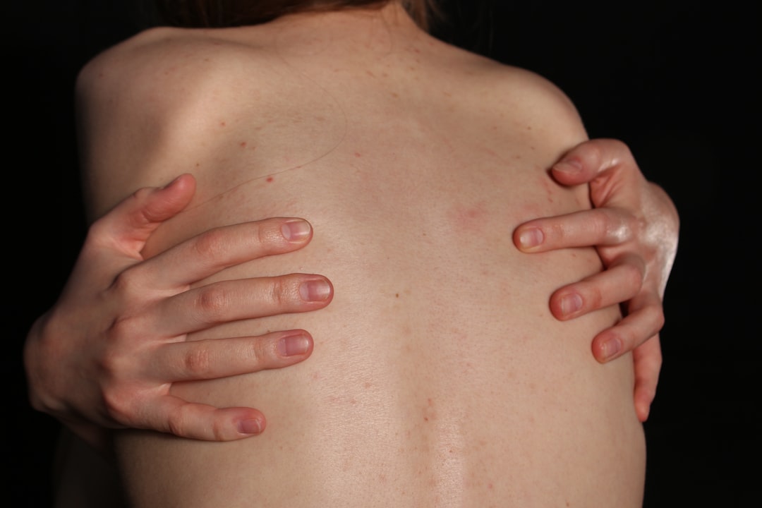 découvrez les symptômes courants de la thyroïde, comment les identifier et les options de traitement pour maintenir votre santé thyroïdienne.