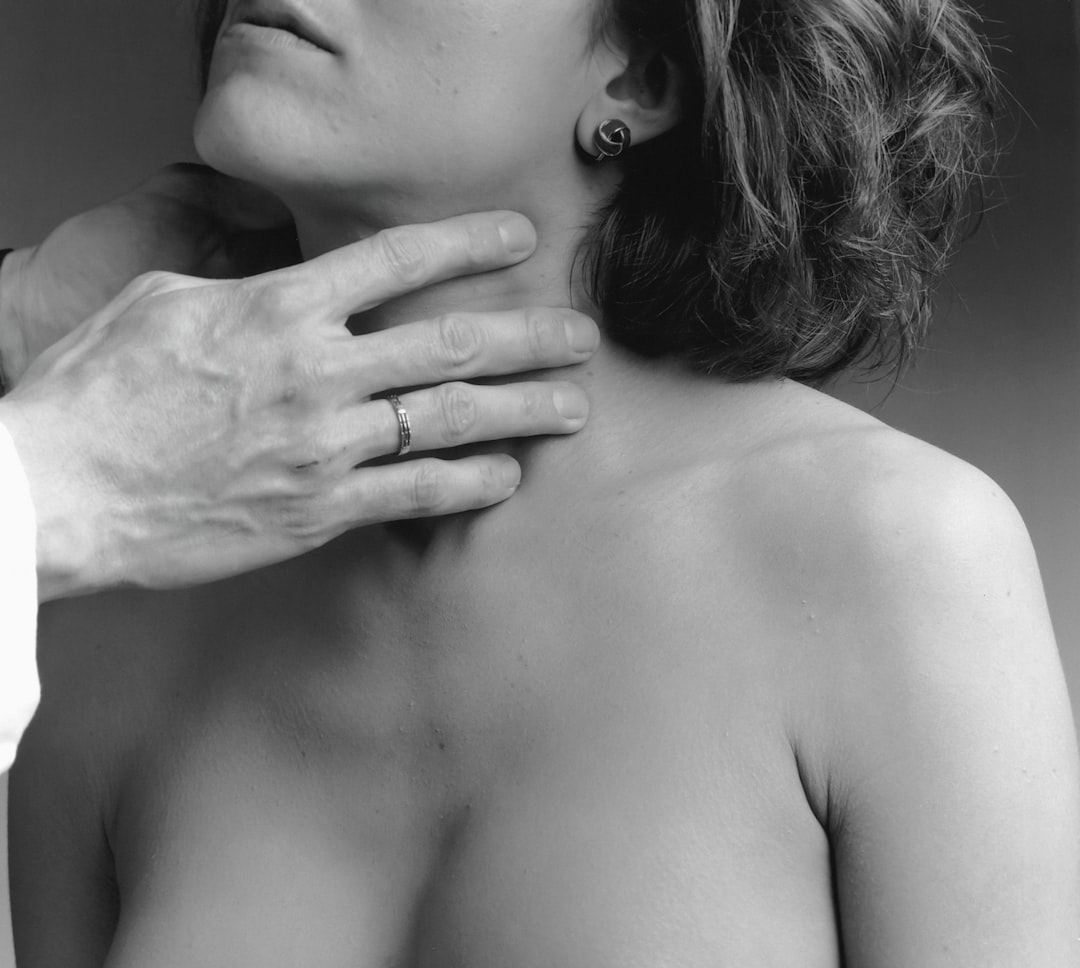 découvrez les symptômes courants de la thyroïde pour mieux comprendre les signaux de votre corps et agir rapidement.