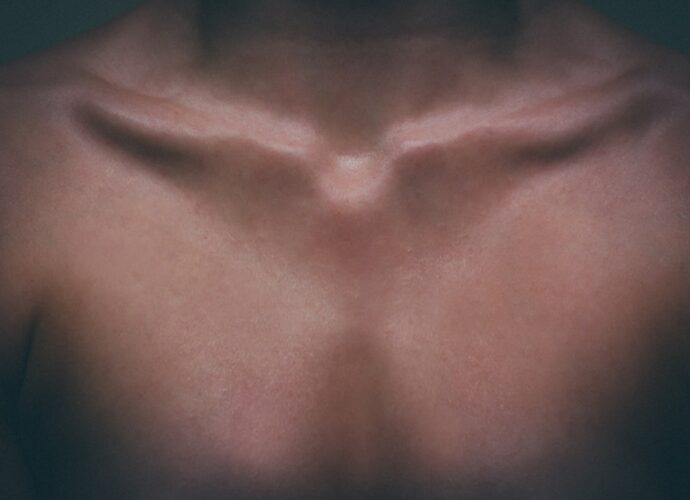 découvrez les symptômes courants de la thyroïde, comment les reconnaître et quand consulter un professionnel de santé pour un diagnostic précis.